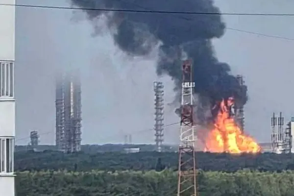 Тобольський нафтохім зупинено після удару 10 серпня: що це означає для України