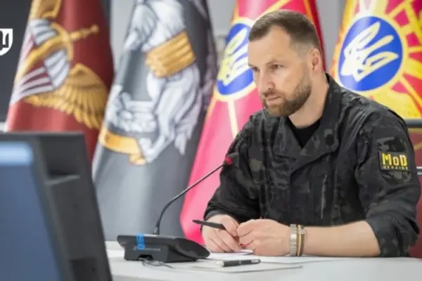 Міноборони пояснило правові підстави звільнення Хмари з військової служби