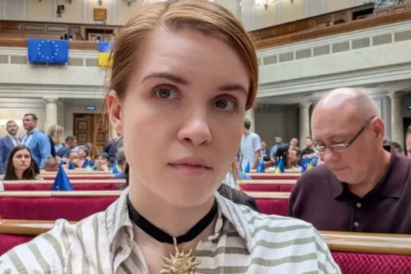 Корнієнко 18 серпня оголосив про повторне входження Безуглої до фракції