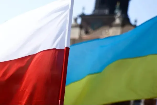 Польські служби призупинили оформлення на кордоні з Україною: час очікування сягнув 40 годин